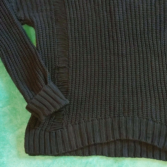 ⭐FREE⭐EXPRESS Knit Turtleneck Sweater - Picture 2 of 9